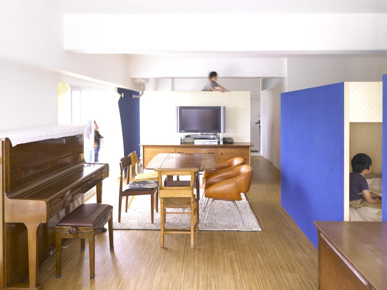 71平房子住6口人，4个孩子每人房间仅2㎡爬着进去，像睡在壁橱里