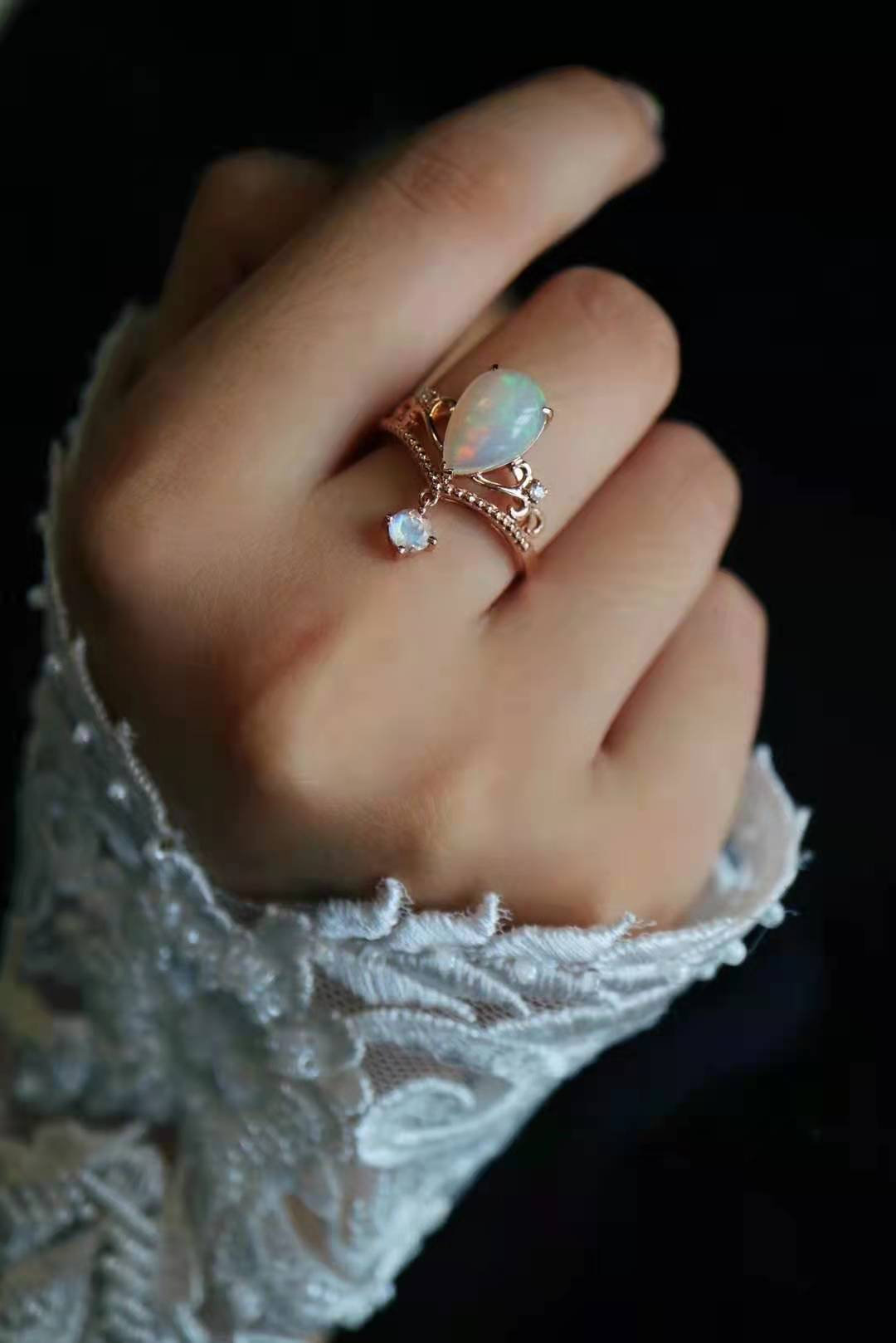 欧泊是什么宝石价格多少,欧泊是贵重宝石吗