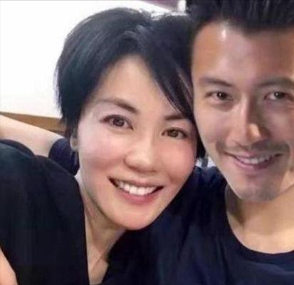 王菲谢霆锋几岁再复合,王菲谢霆锋复合七年首合体