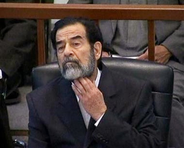 萨达姆公开处决时间,萨达姆在开战前3小时开会视频