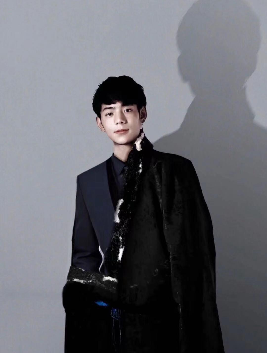 *藏西**服饰之美，独具魅力