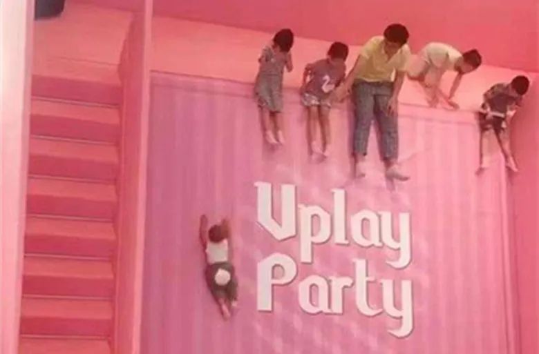 儿童纸尿裤滑滑梯,穿纸尿裤的宝宝滑滑梯