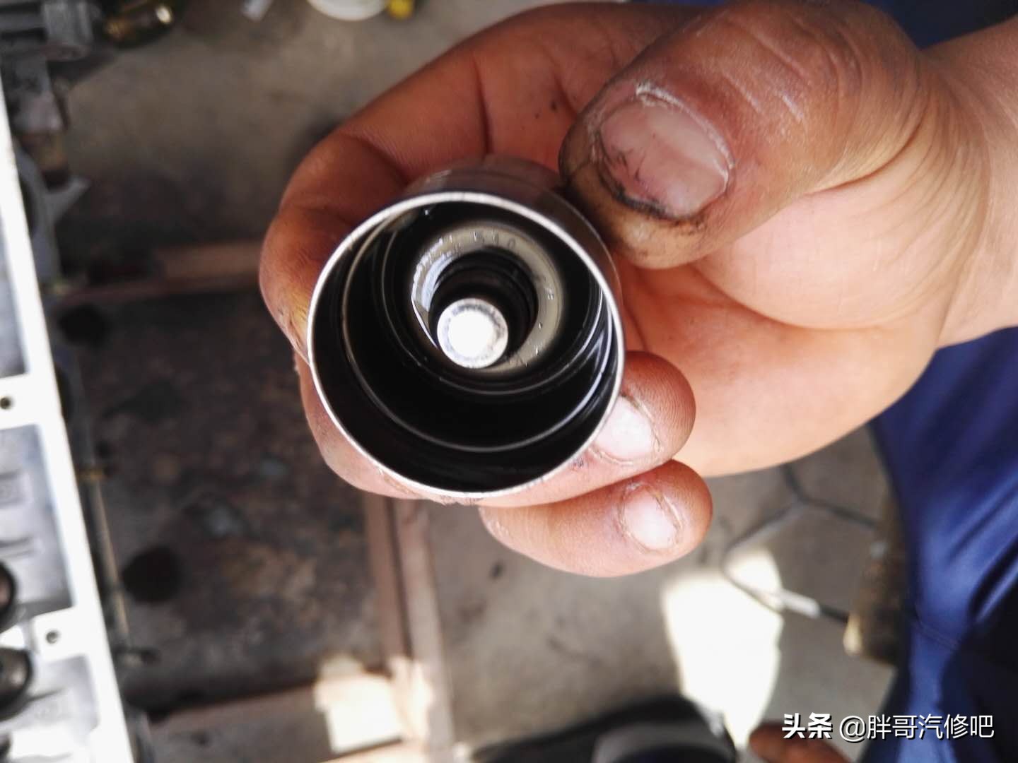 发动机烧机油胖哥,发动机烧机油一定不要焦急更换