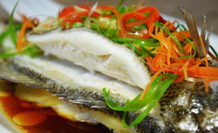 清蒸鱼怎么样腌制鱼肉鲜嫩不腥,清蒸鱼放生抽好吃放豆豉酱油好吃