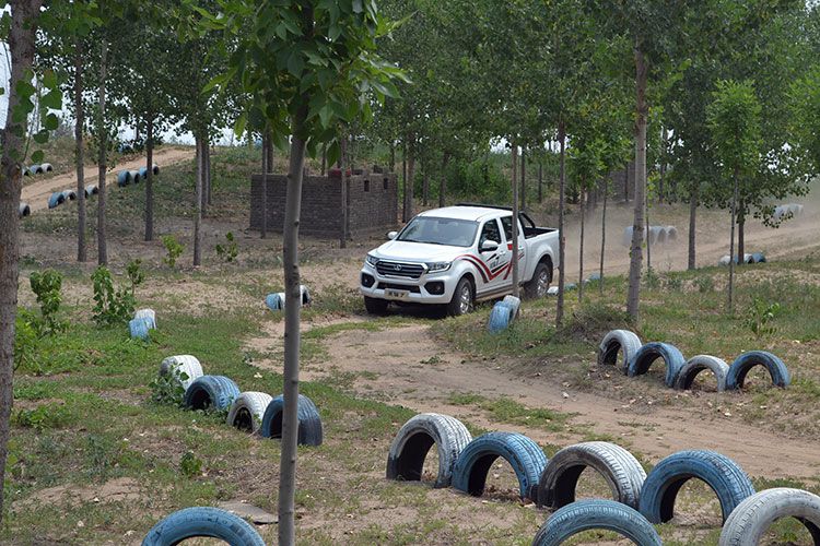 19款长城皮卡风骏7越野视频,中国生产的6驱皮卡