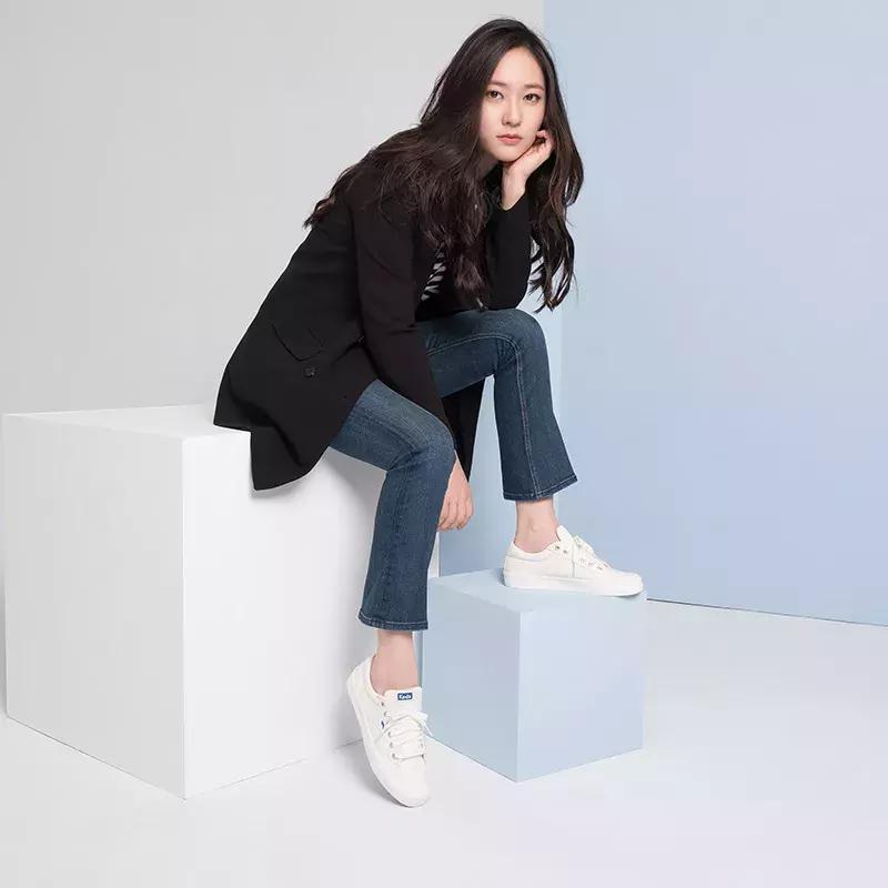 泫雅黑色运动鞋出场,16双秋天最想买的运动鞋