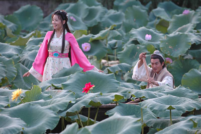 《清风明月佳人》这部写乘风破浪姐姐的剧虽未乘风破浪却值得一追