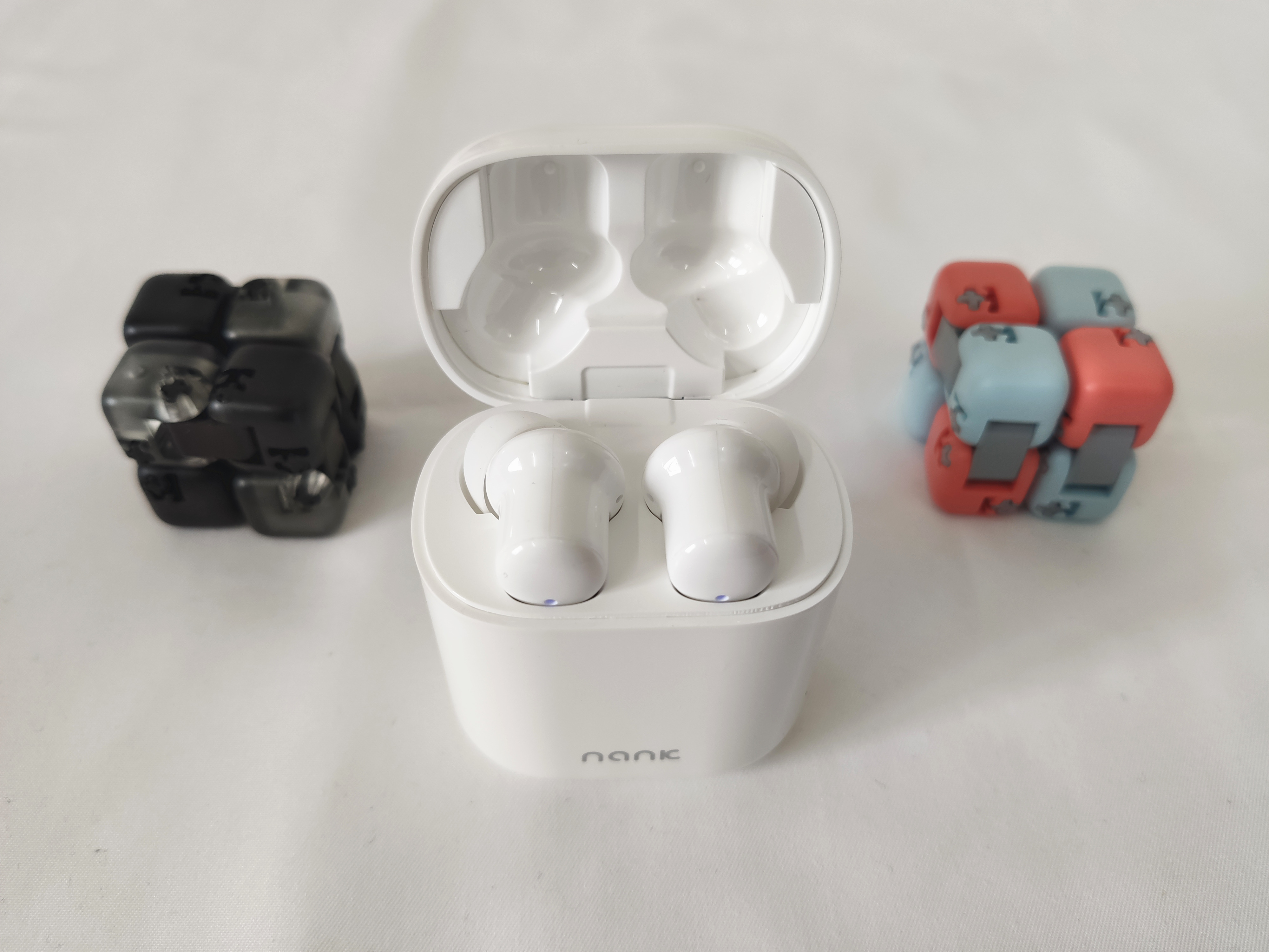 戴着蓝牙耳机打电话别人听不清,通话降噪蓝牙耳机不入耳