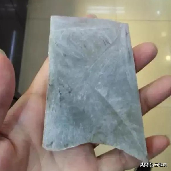 五百块的翡翠料子手工雕刻值得吗,雕刻翡翠牌子加工费多少一个