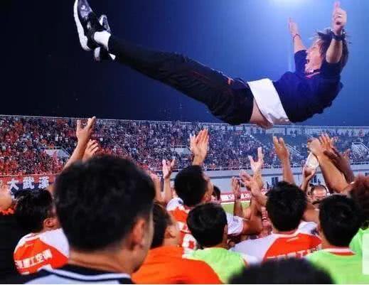 中超武汉卓尔保级,武汉的两支中超球队名单