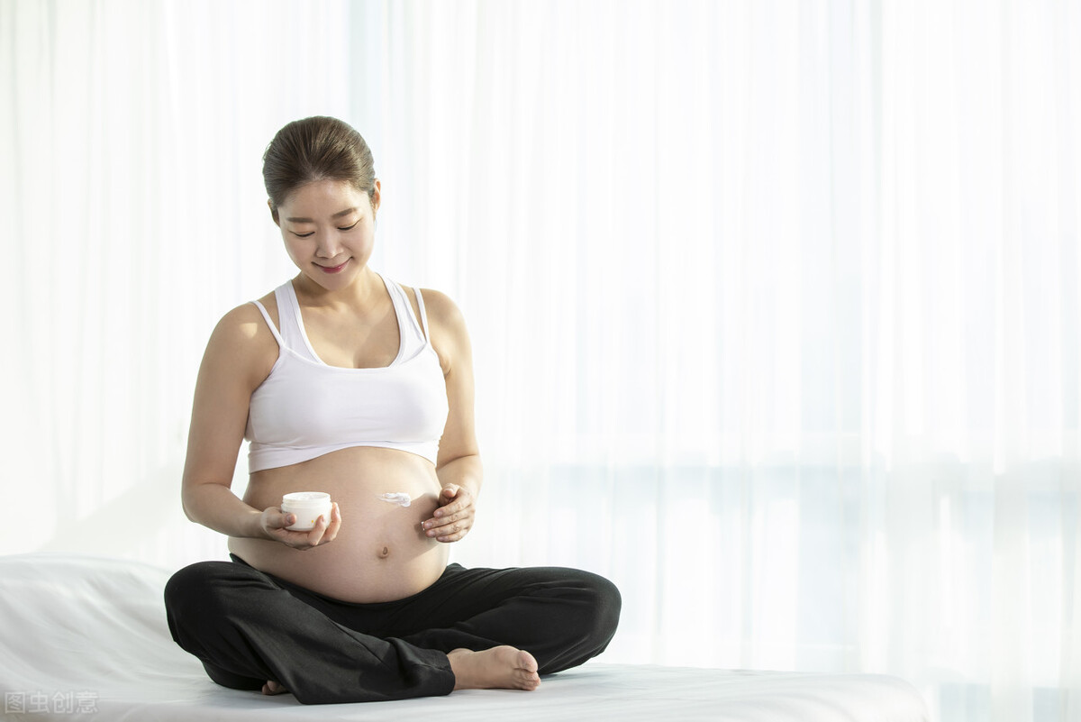 孕期的准妈妈如何挑选化妆品,孕妇用专用化妆品对胎儿有影响吗