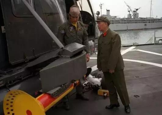 致敬最可爱的人一幅画,致敬最可爱的人卡通图片