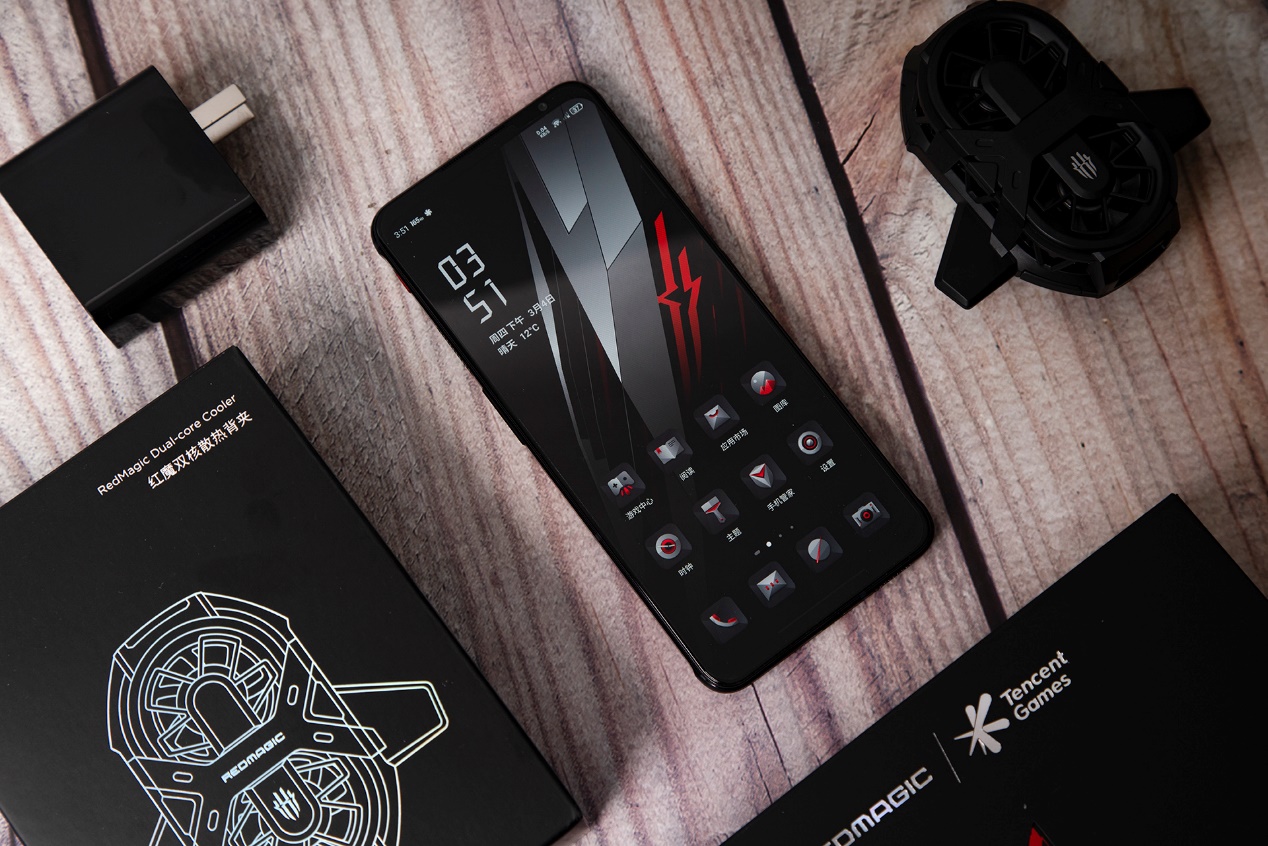 目前玩吃鸡最强的游戏手机,推荐三款吃鸡游戏手机配置