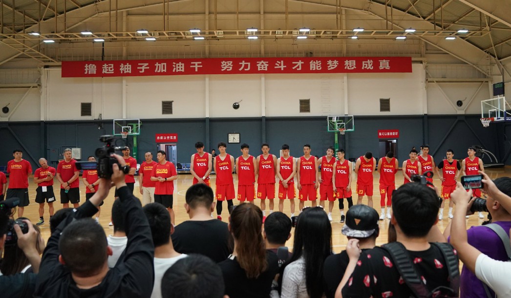 cba穿的李宁篮球鞋,李宁援助cba都给点什么鞋