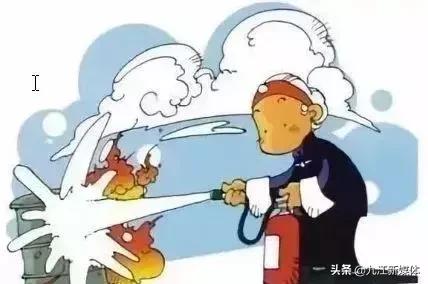 居民家中液化气罐喷火江西消防,九江庐山煤气罐喷火