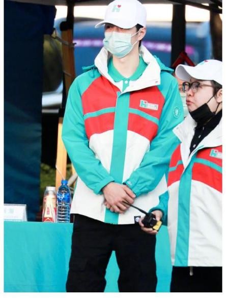 许志安和韩红接吻图片,韩红喜欢过栾树