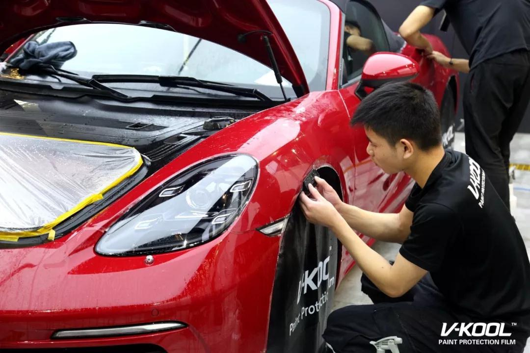 汽车贴膜之后有气泡如何处理,汽车贴膜发现有灰进去怎么办