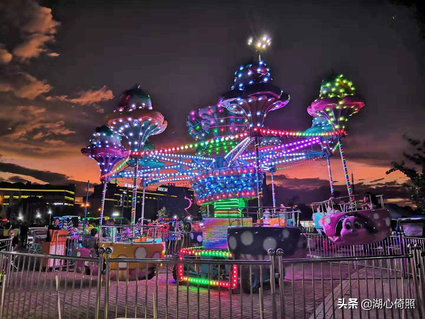 适合摆夜摊的小商品,买三轮车摆夜摊好吗