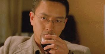 发现妈妈被杀假装写作业,发现妈妈遇害假装写作业电影简介