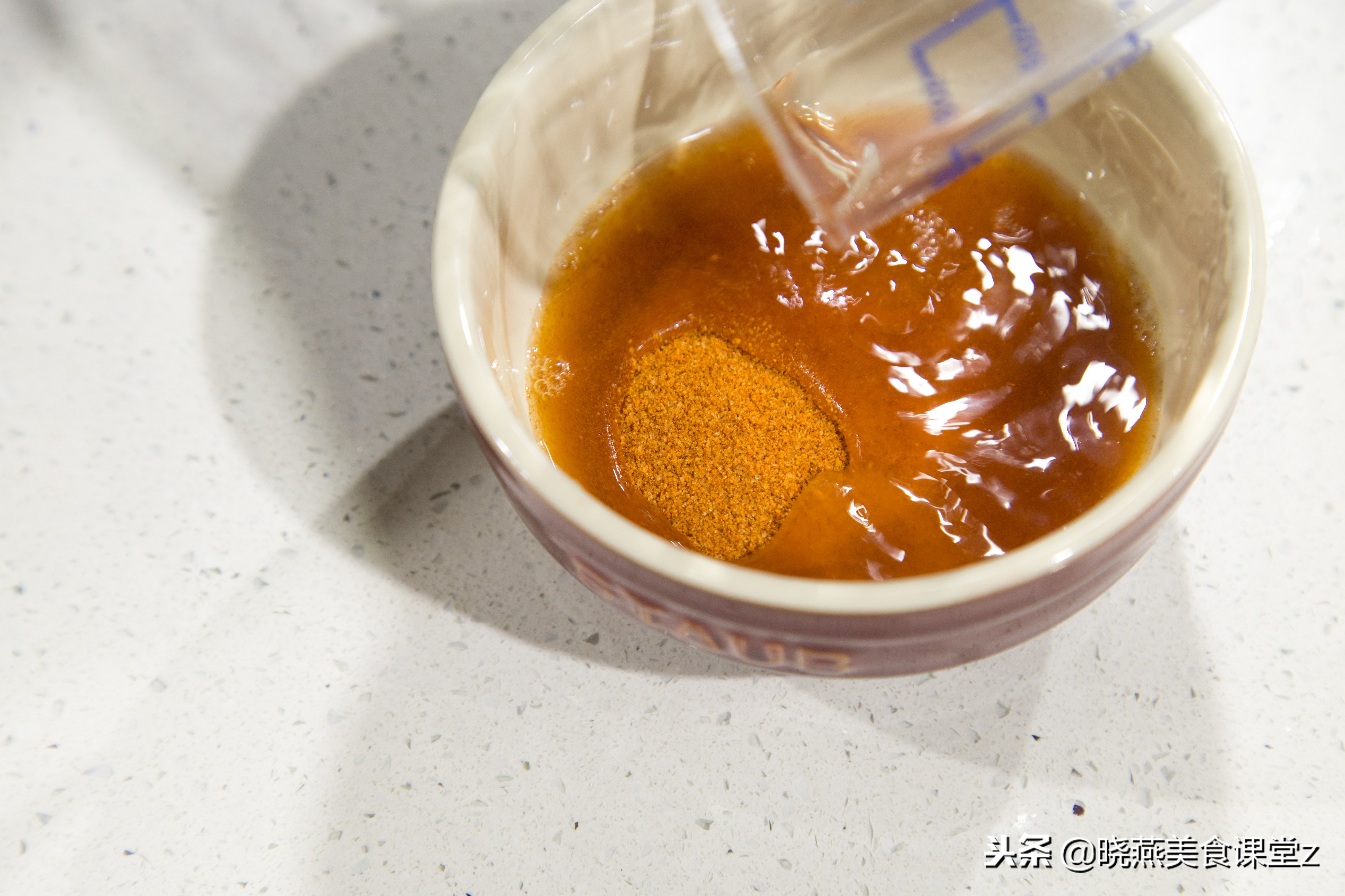 新奥尔良烤鸡怎么保持皮嫩,烤箱新奥尔良烤鸡做法教程