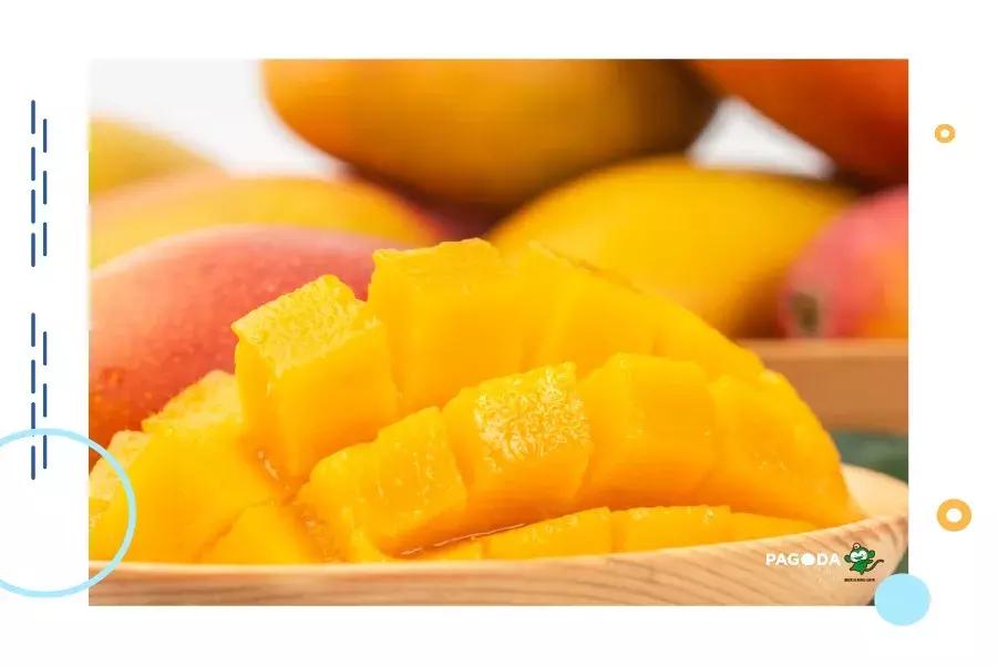 贵妃芒号称是芒果之王皮薄多汁,贵妃芒树上摘下来就能吃的芒果