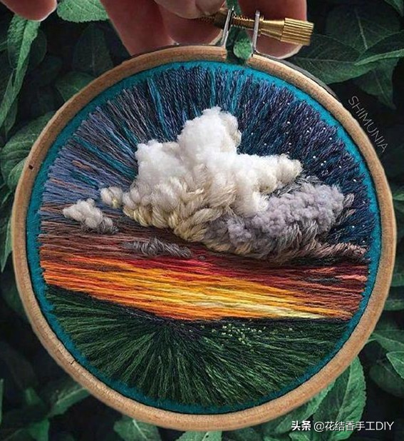 刺绣画自己绣教程,沙发背景的刺绣风景画