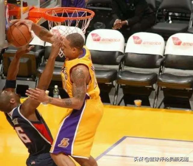 2010年总决赛科比被犯规,前湖人球员被查