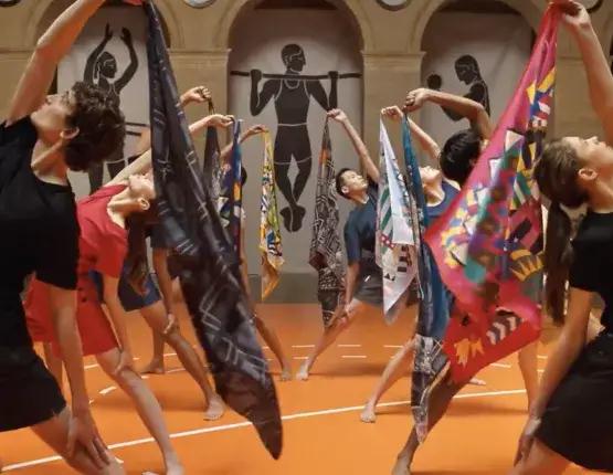 prada购物图,prada专柜购物袋