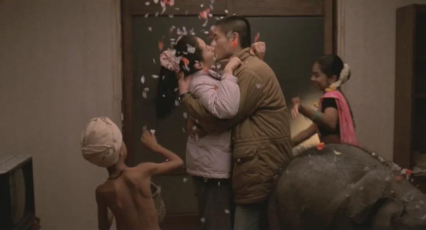 小混混爱上智障女，两个残疾人的性欲与爱情，都被它展现得很刺骨