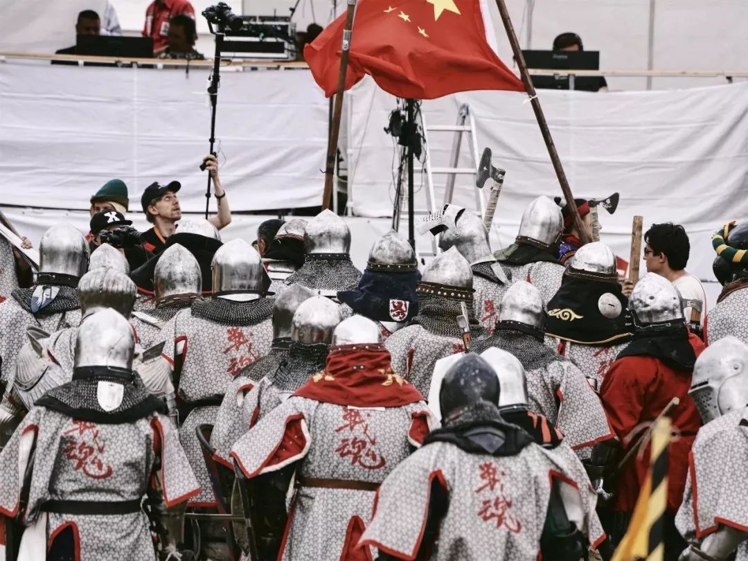 身披重甲、手握关刀，在欧洲赛场上硬刚的中国战士