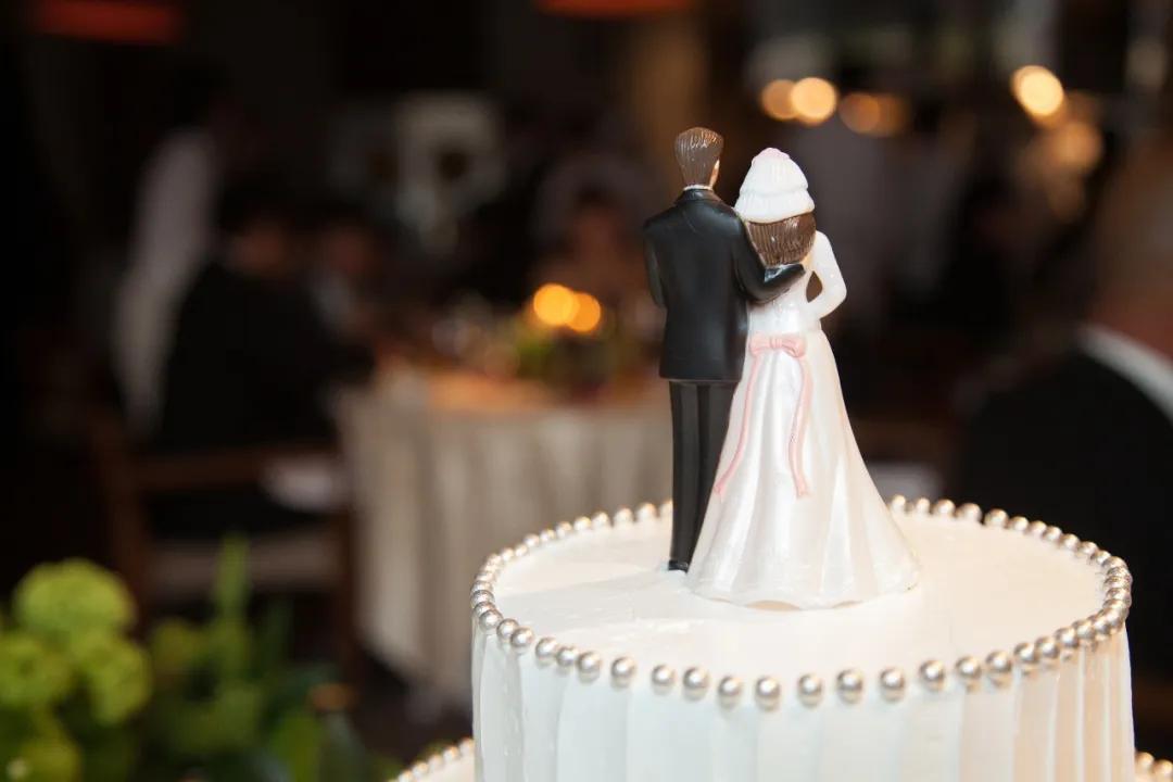 婚庆公司临时换人怎么办,婚礼录像导致精神损失如何赔偿
