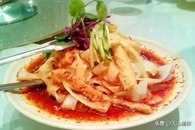 新疆凉皮子的制作方法教程,水晶凉皮和绿豆凉皮子的做法