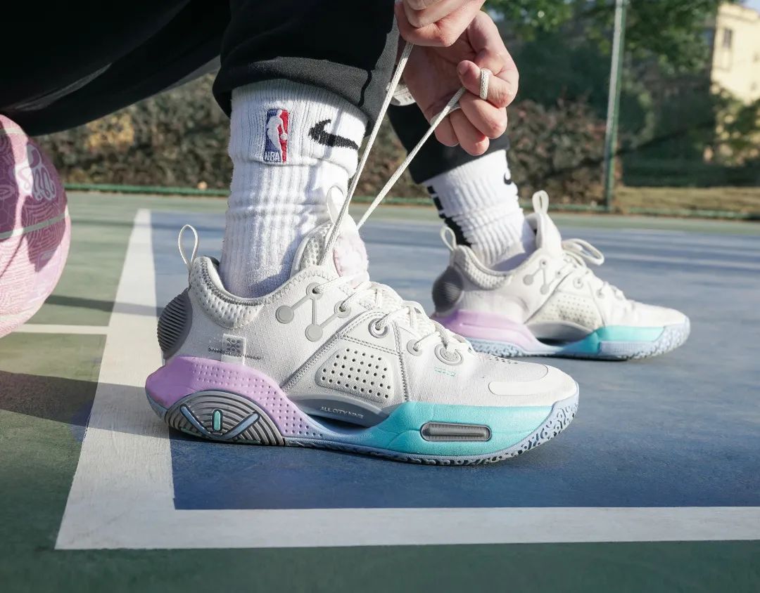 李宁全城9青年版有啥区别,李宁全城9玩具总动员测评