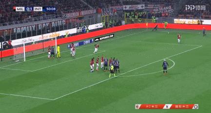 米兰开场9分钟0-2落后萨索洛,米兰德比震撼场面加图索