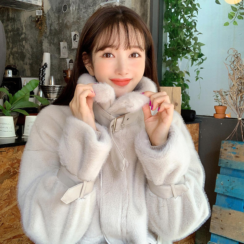 冬季羊羔绒外套显瘦新款,保暖又好看羊羔绒外套冬季必备