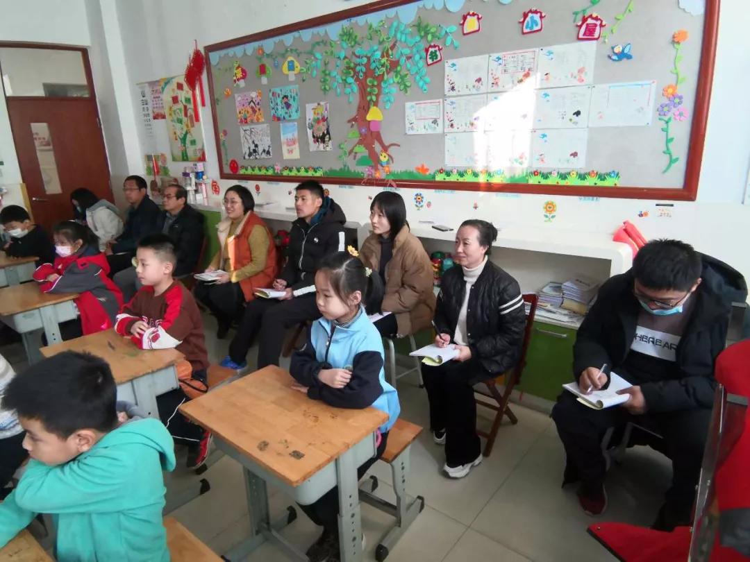 阳光小学的体育活动,阳光体育活动小学方案