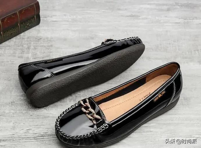 洋气妈妈装高级感凉拖,适合搭中国风的凉拖