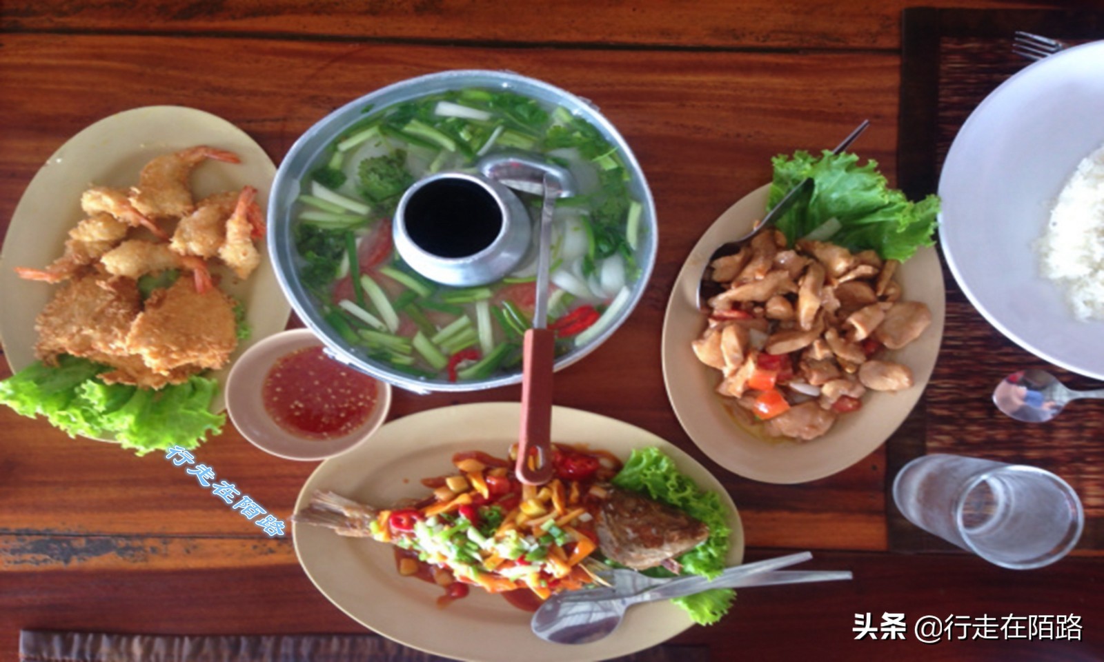 泰国唯一的回民村：房子踩高跷、足球水上踢，饭菜最难吃