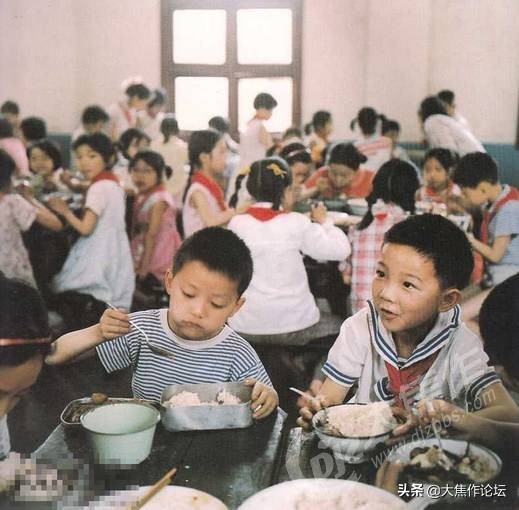 曾经这种衣服在焦作人手一件，穿过的都老了