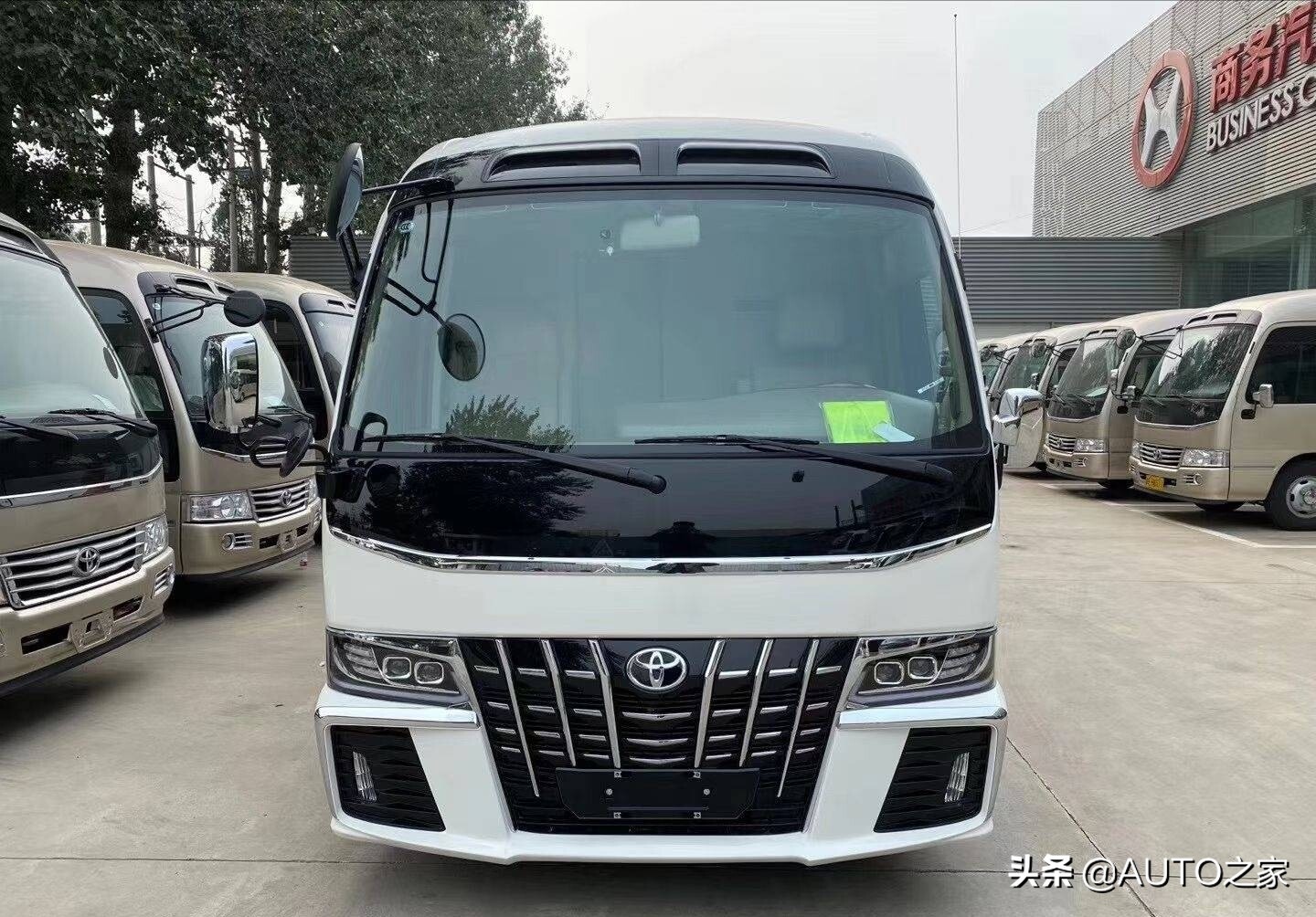 丰田考斯特旗舰版12座内饰欣赏,丰田新款考斯特8座