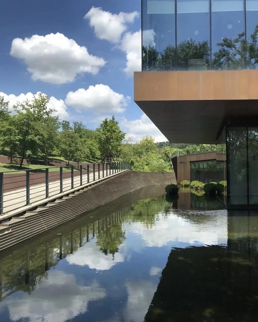 矿坑改造最美公园,矿坑改造湿地公园视频