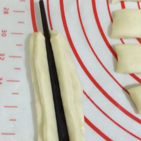 用普通面粉炸油条的做法家庭版,1碗面粉1个鸡蛋教你炸健康油条