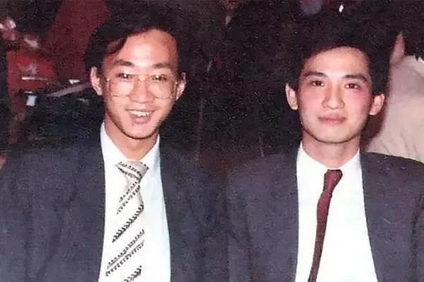 不服不行！黄家驹一开嗓，曼德拉潸然泪下，李嘉诚花重金买断版权