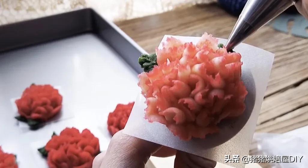 给妈妈送什么礼物最好康乃馨,康乃馨母亲节礼物多少朵