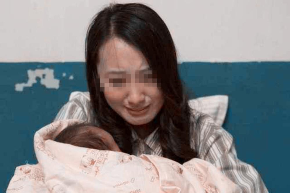 产后留下病灶，打个喷嚏都“*禁失**”，丈夫：我都不想和你同床睡