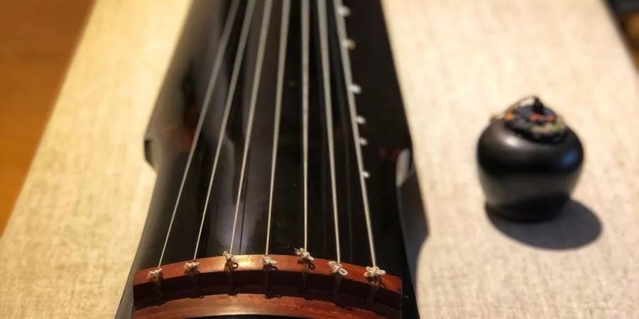 古琴基础知识入门古琴初学者必看,学古琴怎么也弹不出来古琴的韵味