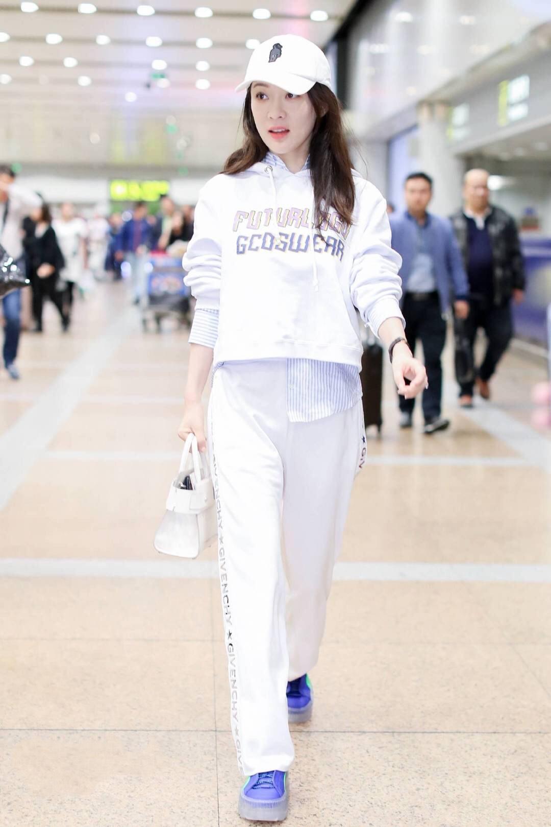 霍思燕黑色大衣穿搭,霍思燕穿搭日常图片