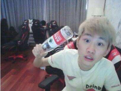 XLB率先完成官方规定登上峡谷钻1！Smlz最惨被定在铂金段位