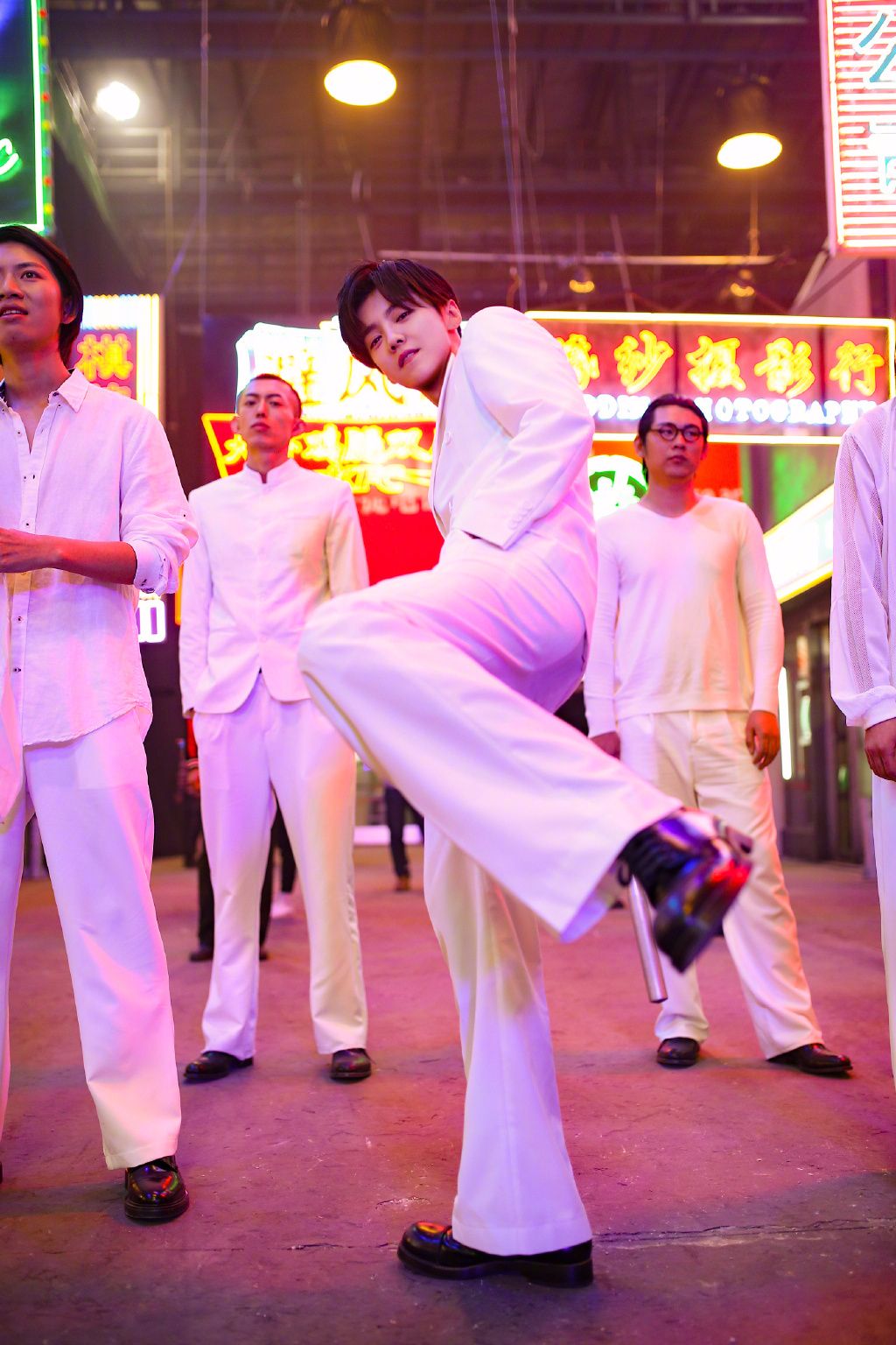 鹿晗惊艳造型,鹿晗赌神造型