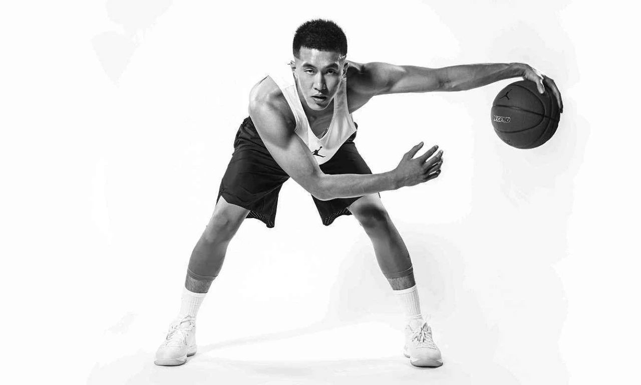 17岁代表国家队出战,17岁成为足球界的传奇